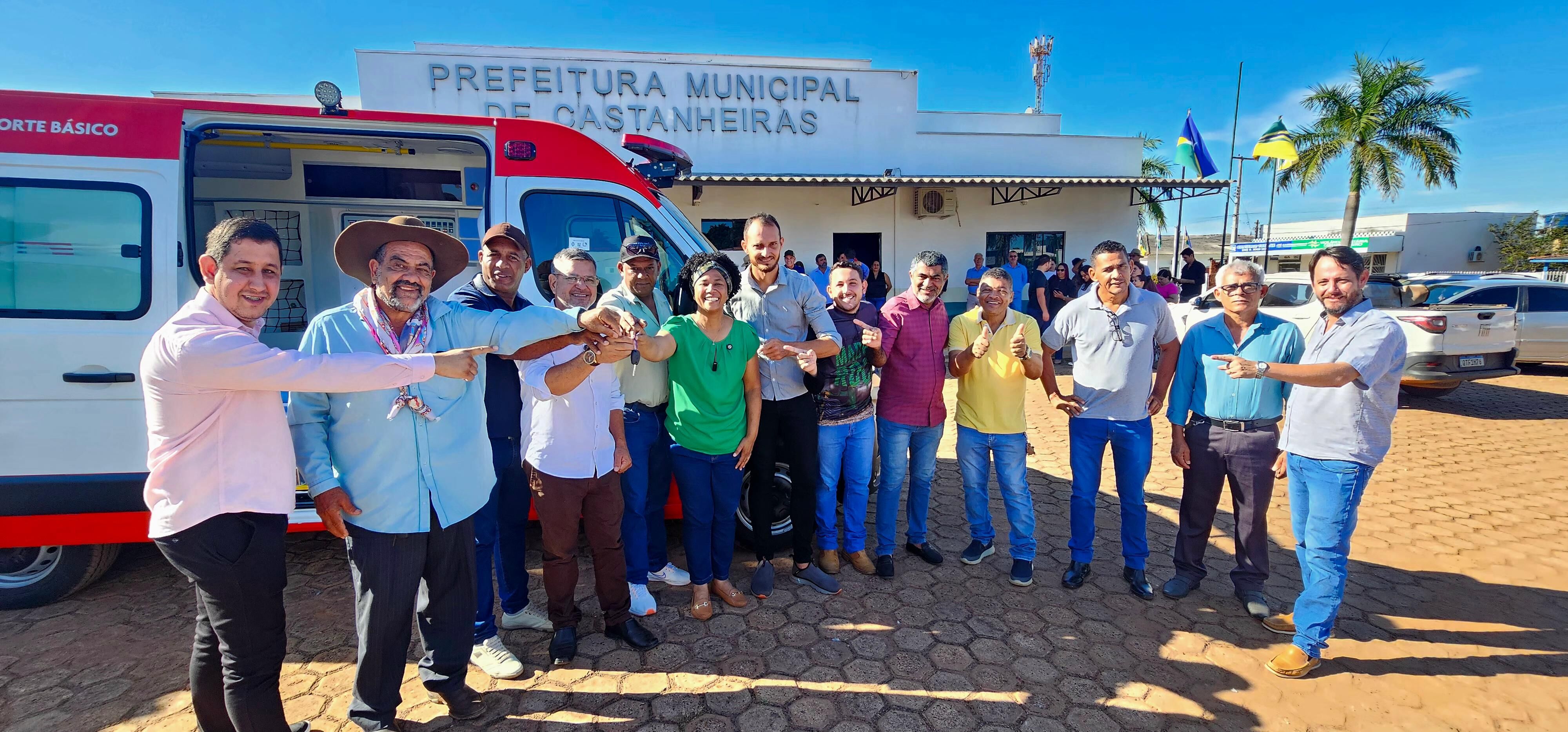 SAÚDE DE URGÊNCIA - Castanheiras recebe ambulância do Samu, assegurada pela deputada federal Sílvia Cristina


